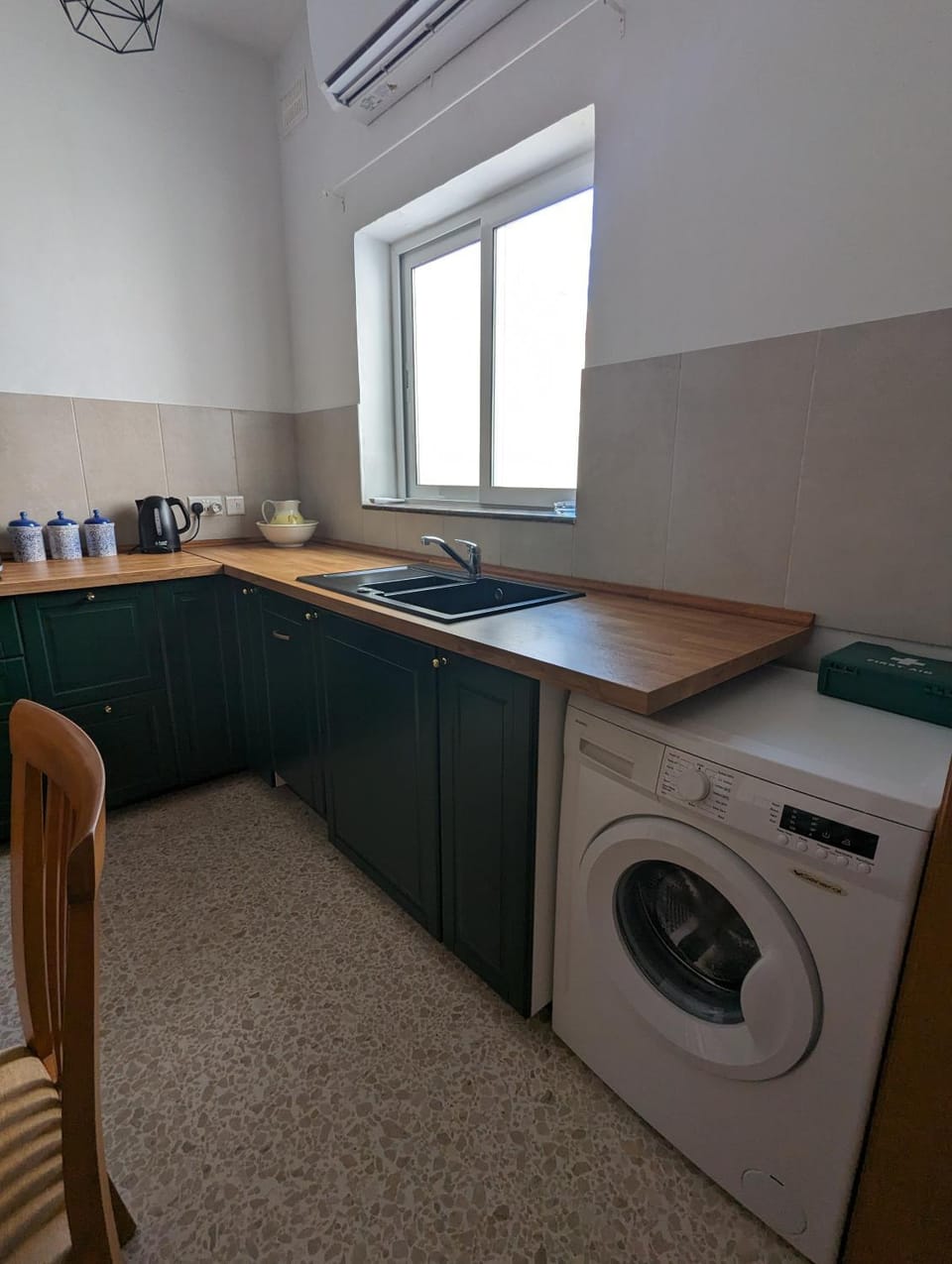 Kitchen or kitchenette, dishwasher, washing machine
