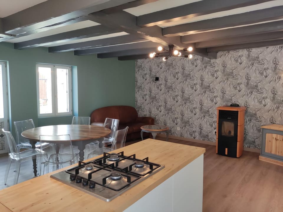 Kitchen or kitchenette, Living room