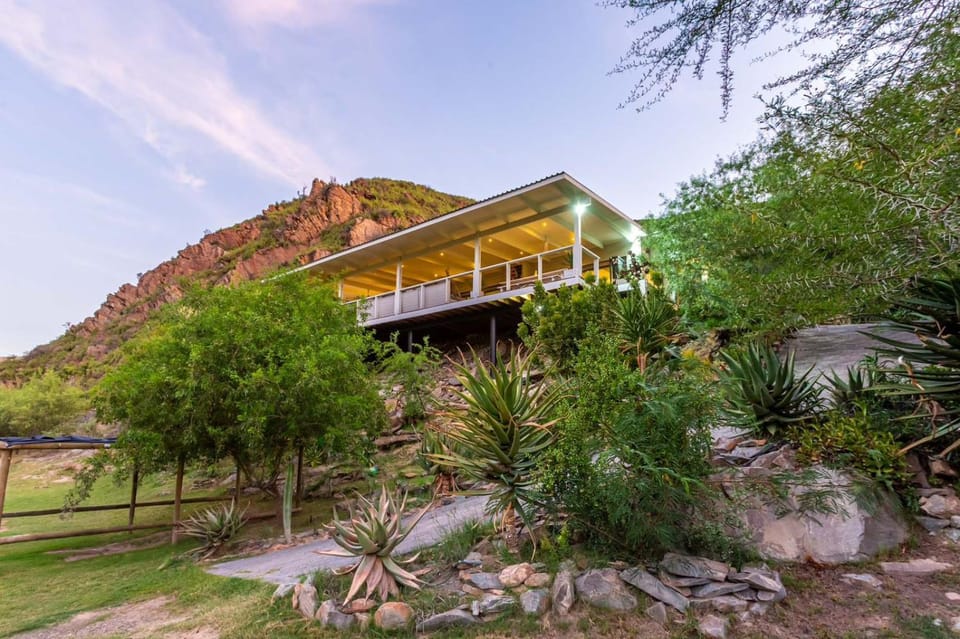 Property building, Natural landscape, Garden, Garden view, Mountain view