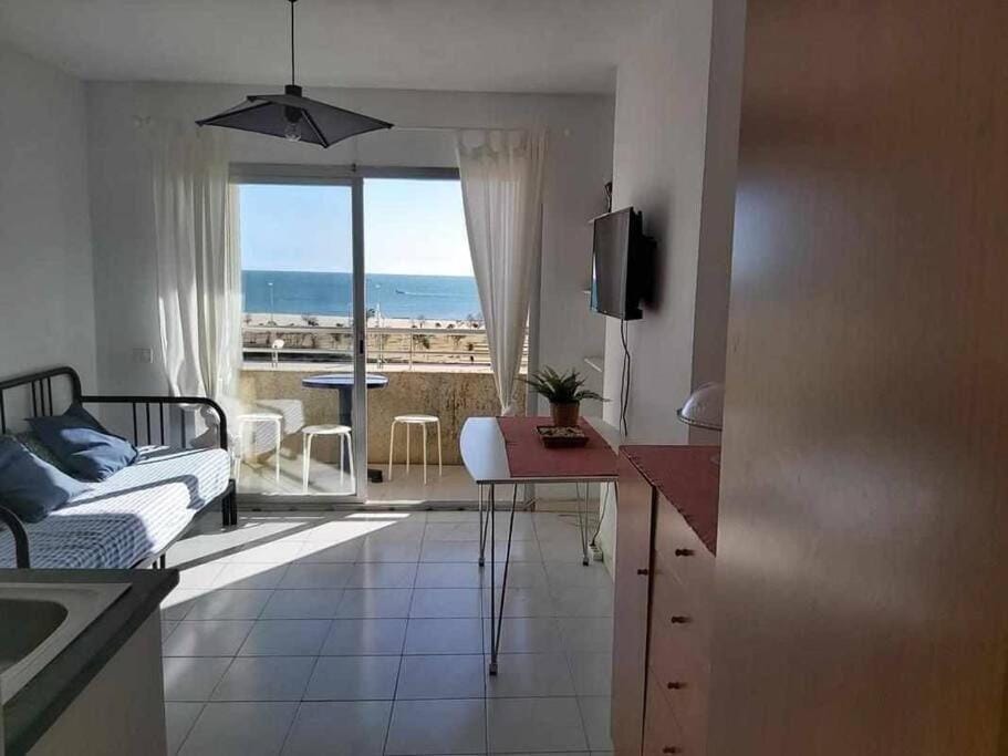 Miami 402-Estudio situado en primera linea de mar Apartment in Alt Empordà