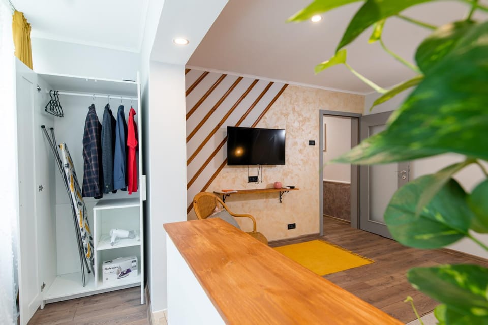 TV and multimedia, hair dresser, wardrobe