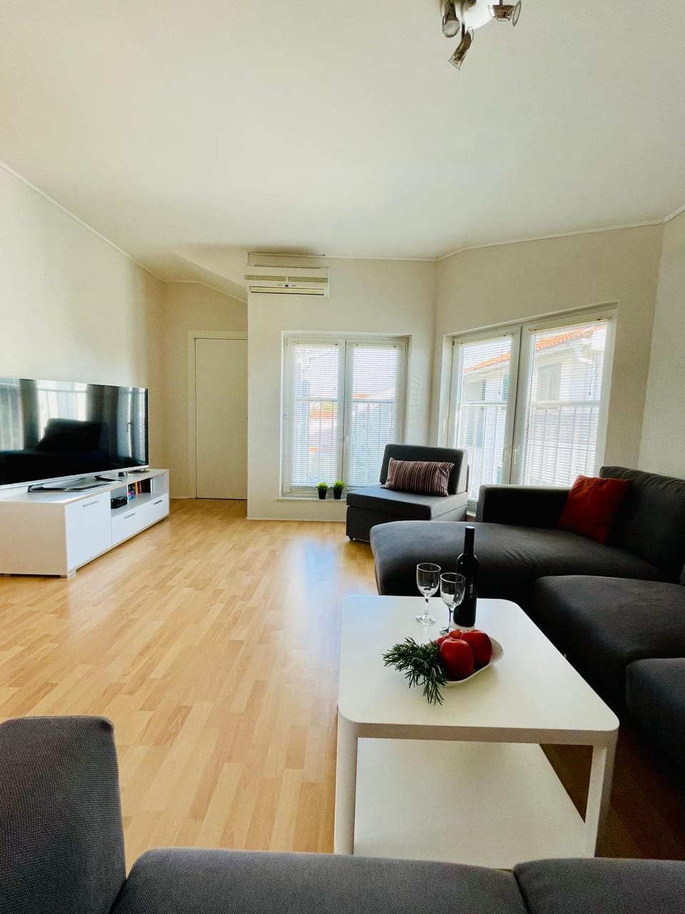 TV and multimedia, Living room, Seating area