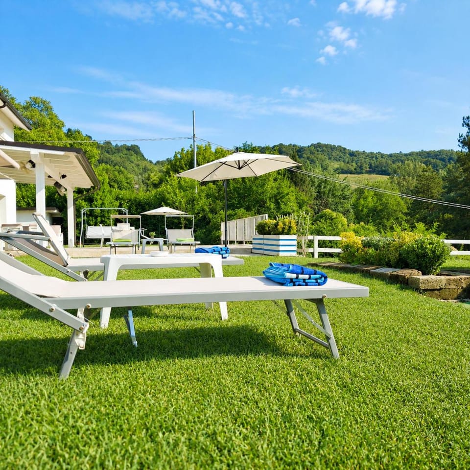 Day, Natural landscape, Garden, Garden view, Swimming pool, sunbed