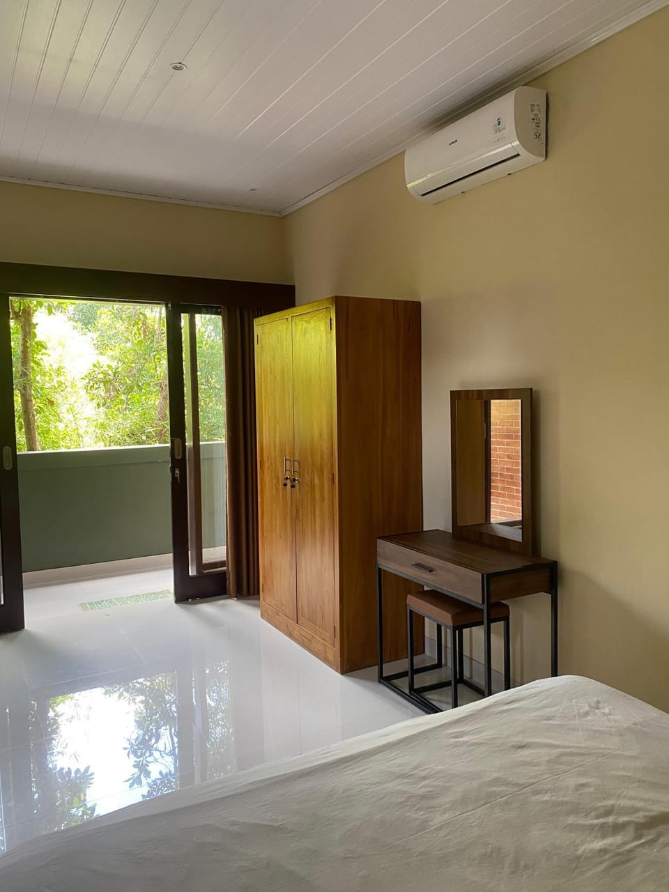 Bed, Bedroom, wardrobe, air conditioner