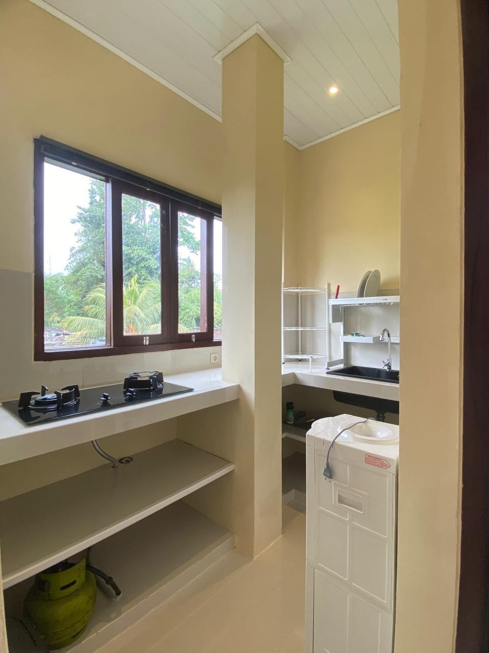 Kitchen or kitchenette, stove