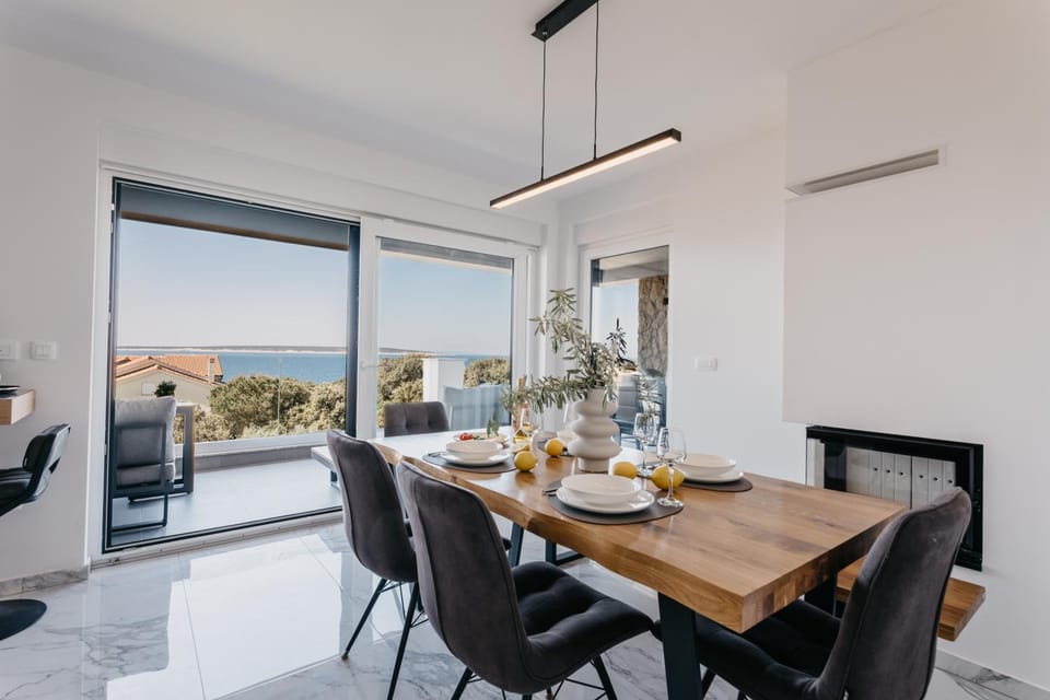 Natural landscape, View (from property/room), Living room, Seating area, Dining area, Food, Sea view, Lunch