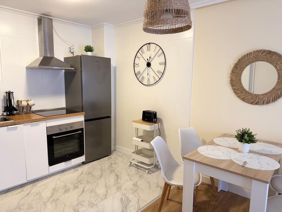 Kitchen or kitchenette, Dining area, oven, kitchen