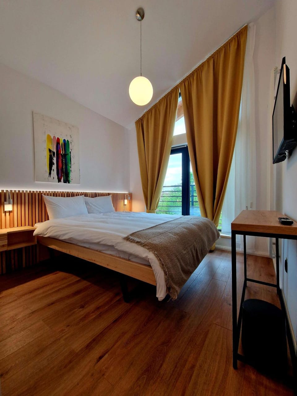 Bed, TV and multimedia, Photo of the whole room, Bedroom, hair dresser