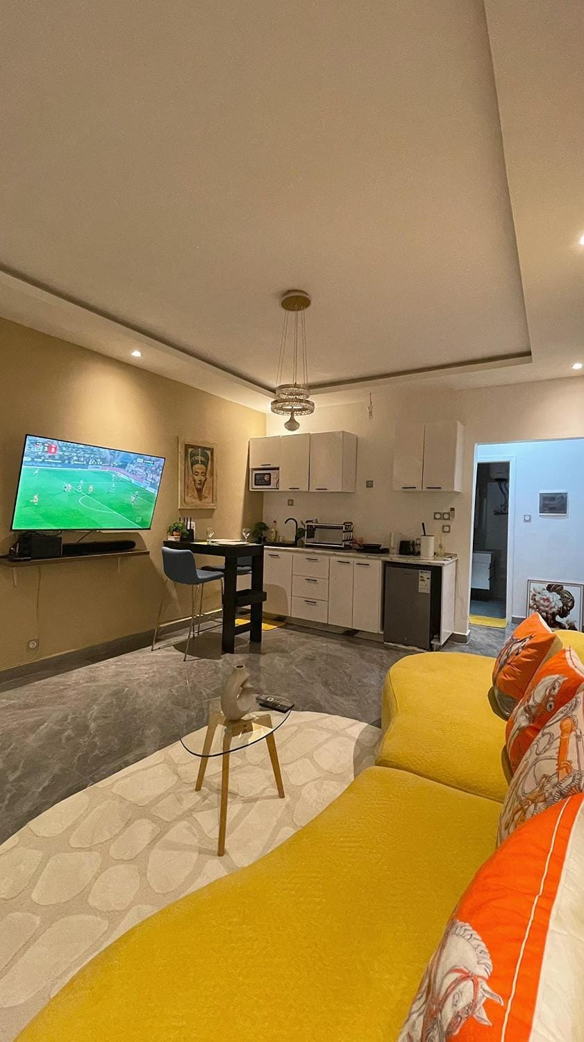 TV and multimedia, Kitchen or kitchenette, Seating area