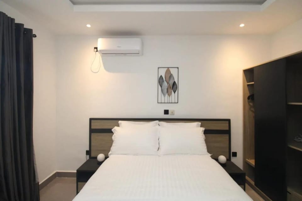 Bed, Photo of the whole room, Bedroom, air conditioner