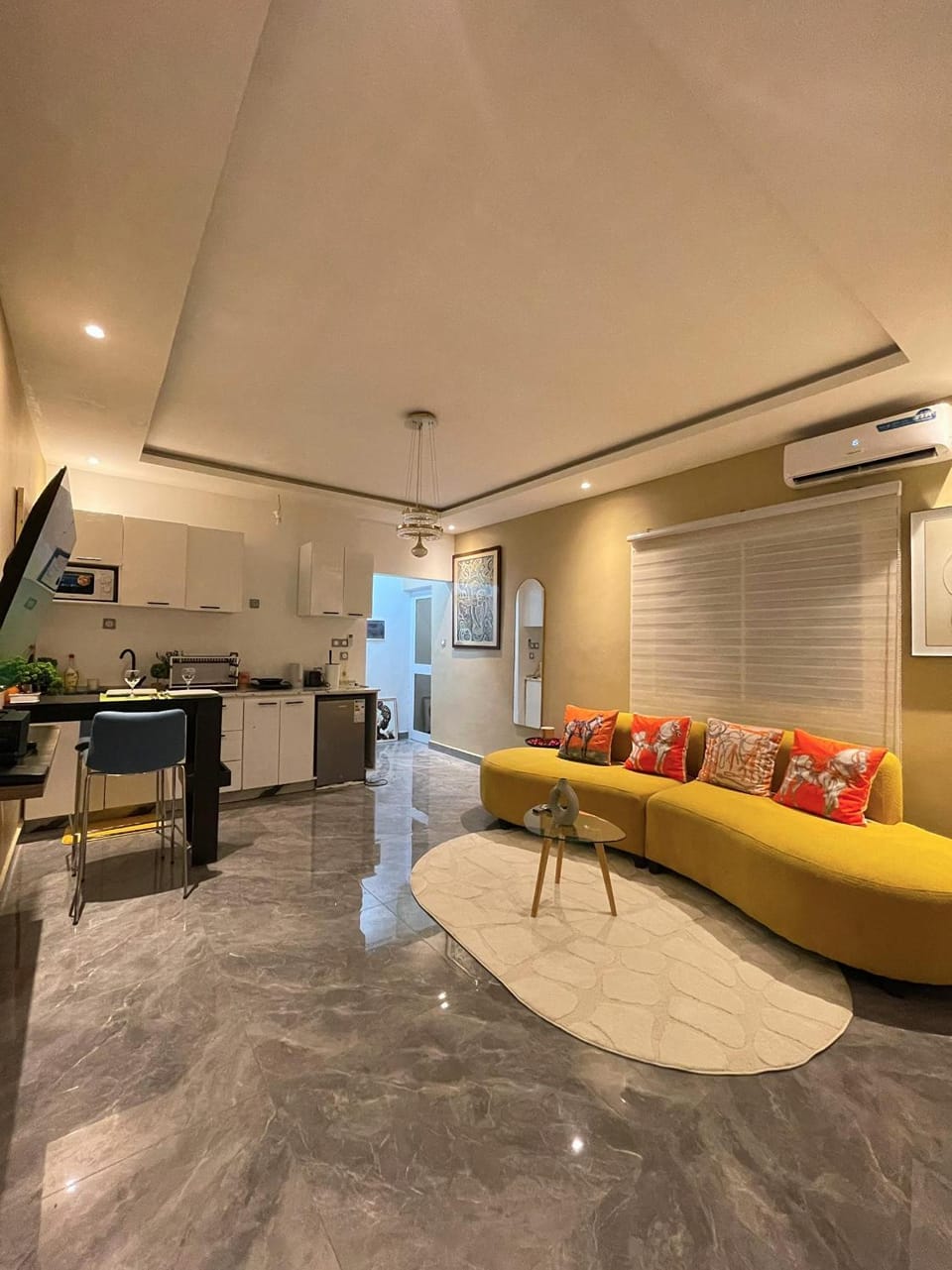 TV and multimedia, Kitchen or kitchenette, Living room, Seating area, Dining area, air conditioner