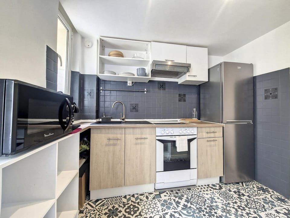 Kitchen or kitchenette
