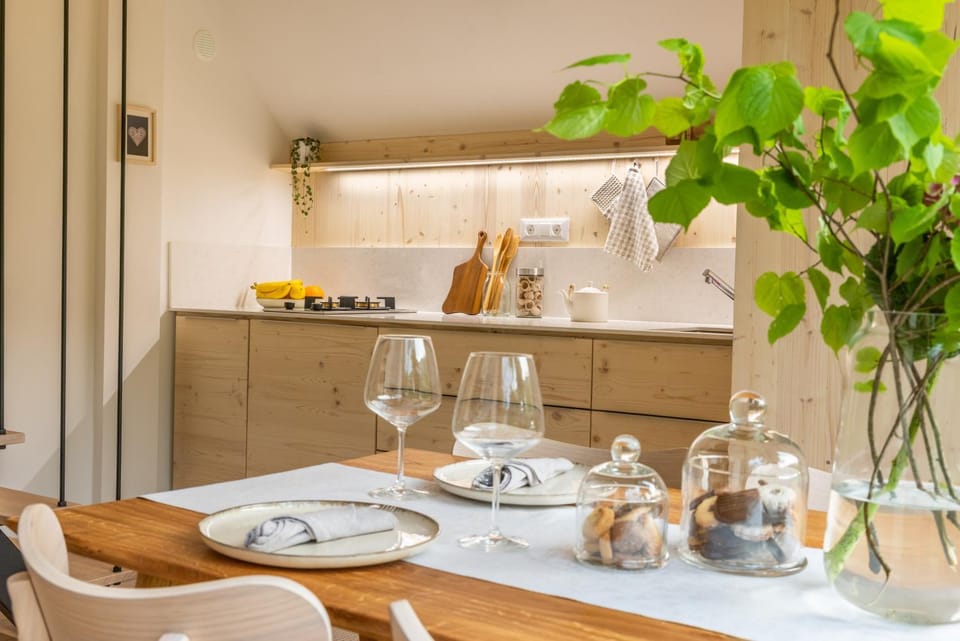 Kitchen or kitchenette, Dining area