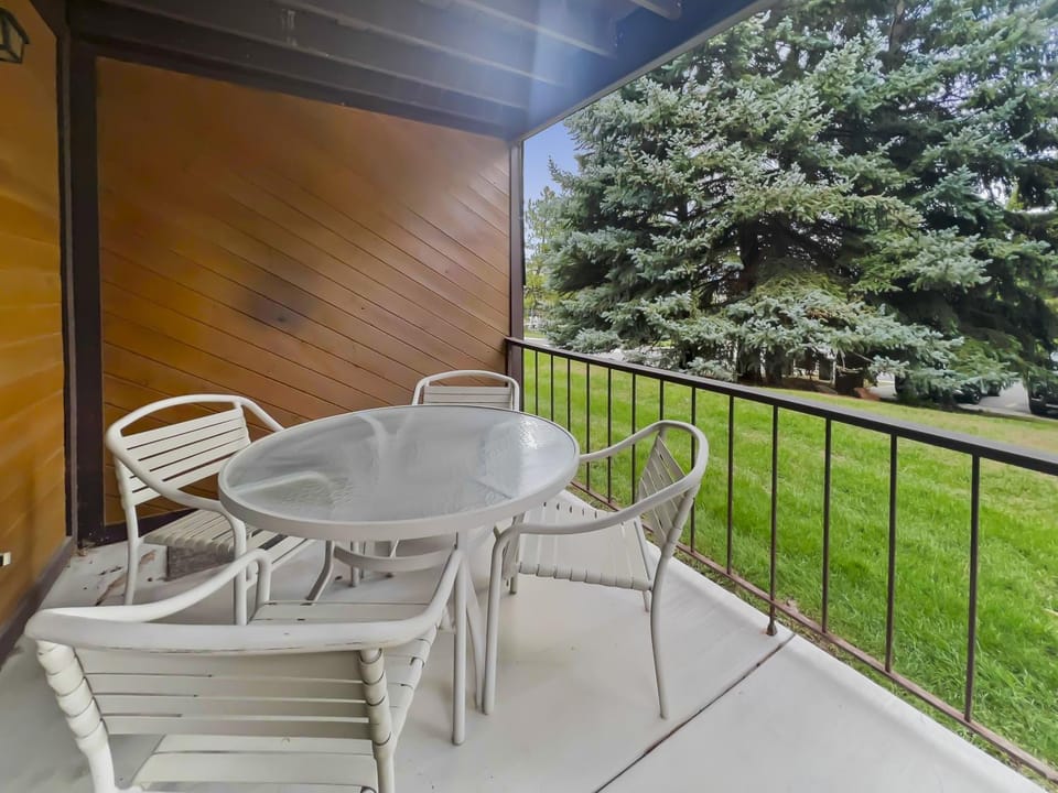 Park City Gem at Red Pine! Cozy Ski Condo with Heated Pools and Hot Tubs! B4 condo Apartment in Wasatch County