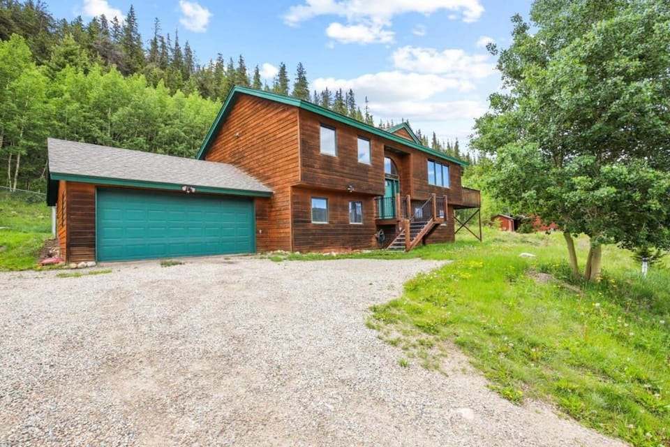 Gorgeous 4BR Home with an Amazing Mountain Setting House in Park County