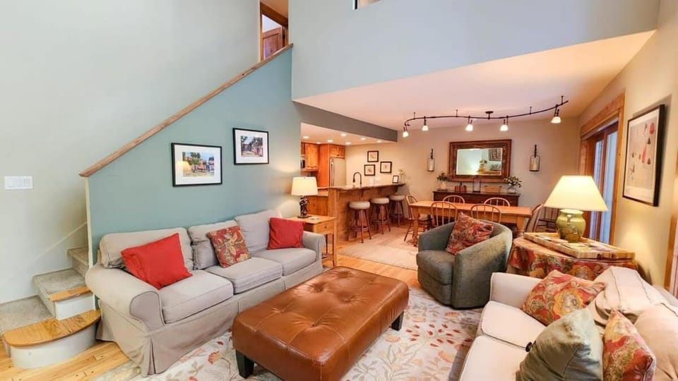 3 BDR Mountain Home with Hot Tub Minutes to Lifts House in Breckenridge