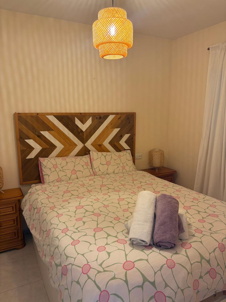 Apartamento en Mijas con Terraza, capacidad para 5 personas con piscina de temporada hasta 15 Septiembre Apartment in Costa del Sol
