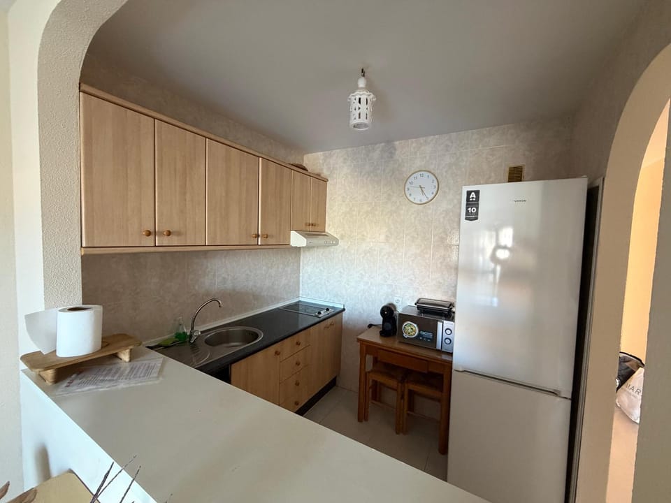 Apartamento en Mijas con Terraza, capacidad para 5 personas con piscina de temporada hasta 15 Septiembre Apartment in Costa del Sol