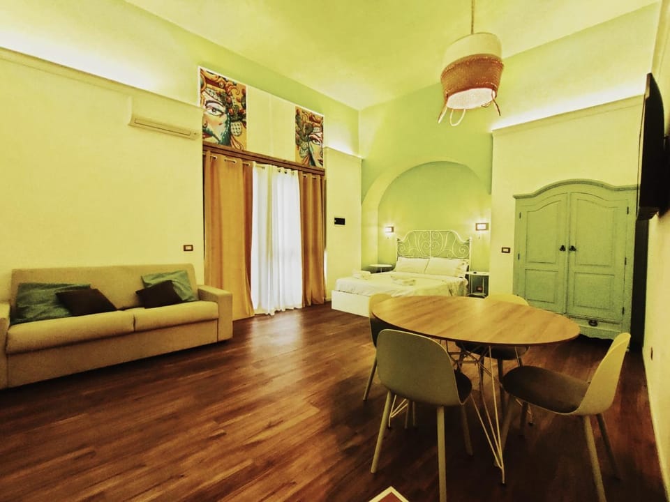 Living room, Seating area, Dining area