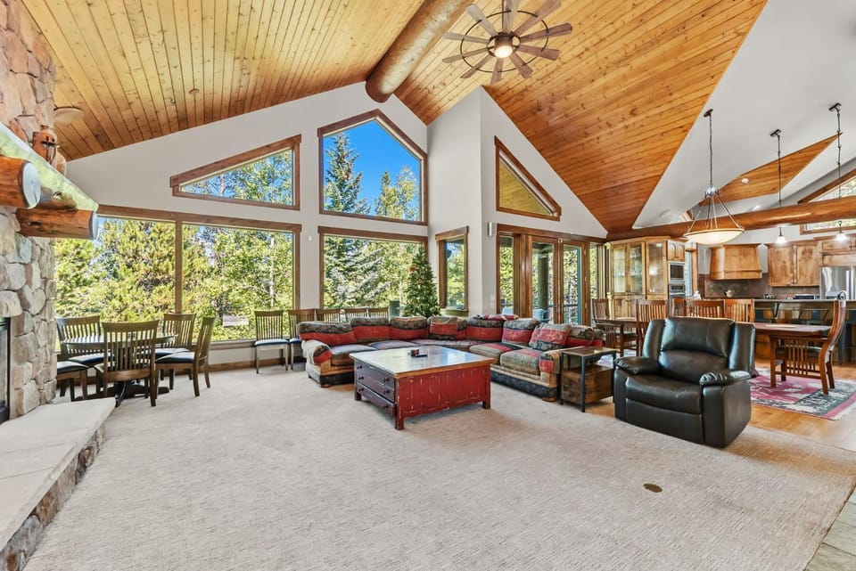 Spacious Mountain Chalet - Hot Tub & Secluded! House in Breckenridge