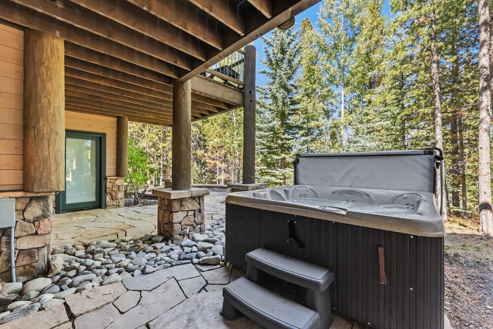 Spacious Mountain Chalet - Hot Tub & Secluded! House in Breckenridge