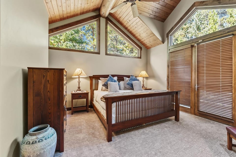 Spacious Mountain Chalet - Hot Tub & Secluded! House in Breckenridge