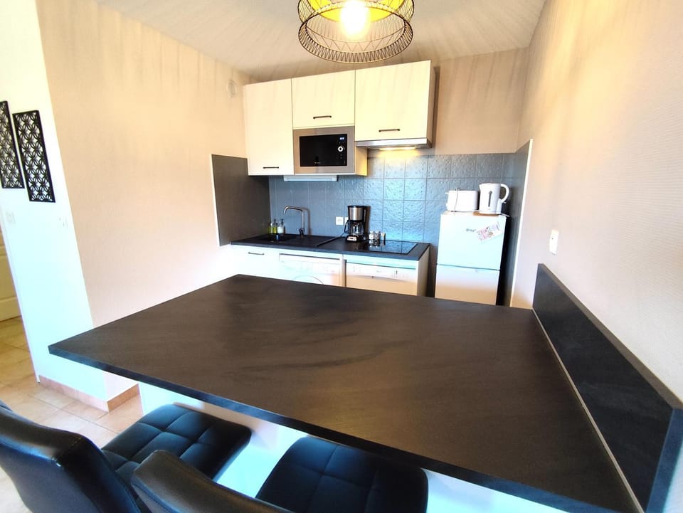 Dining area, kitchen