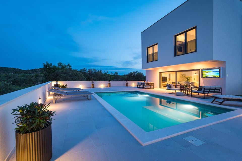 Property building, Swimming pool