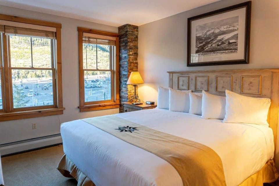 2BR Ski In Ski Out Keystone Condo Walk to Slopes House in Keystone