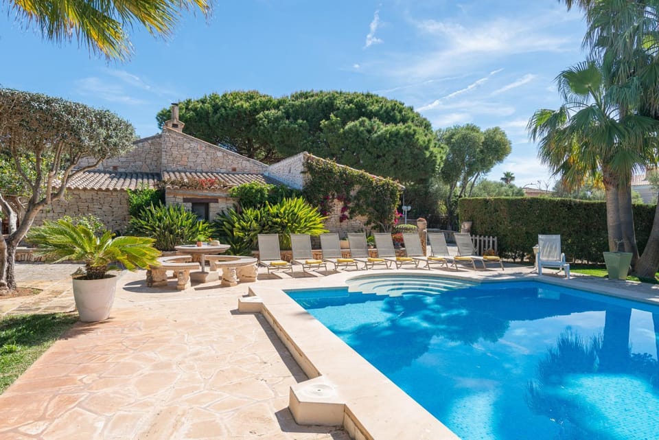 New! Villa Ses Rodes, Pool, Wifi, Bbq, Jacuzzi, Air-Conditioning 2025 Villa in Portocolom