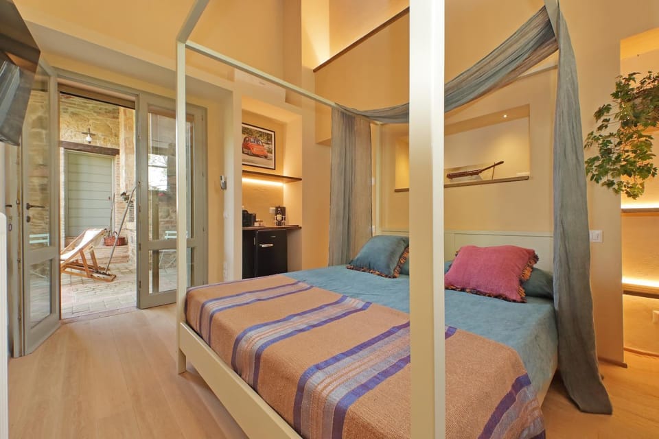 Photo of the whole room, Bedroom