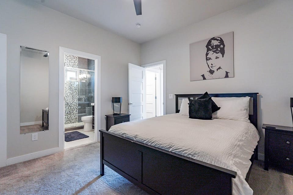 Bed, Photo of the whole room, Bedroom
