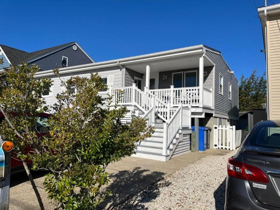 Beautiful Waterfront Ranch for 8 House in Manahawkin
