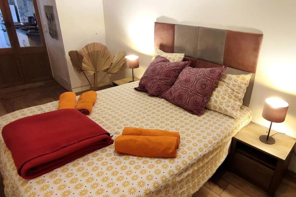 Bed, Photo of the whole room, Bedroom
