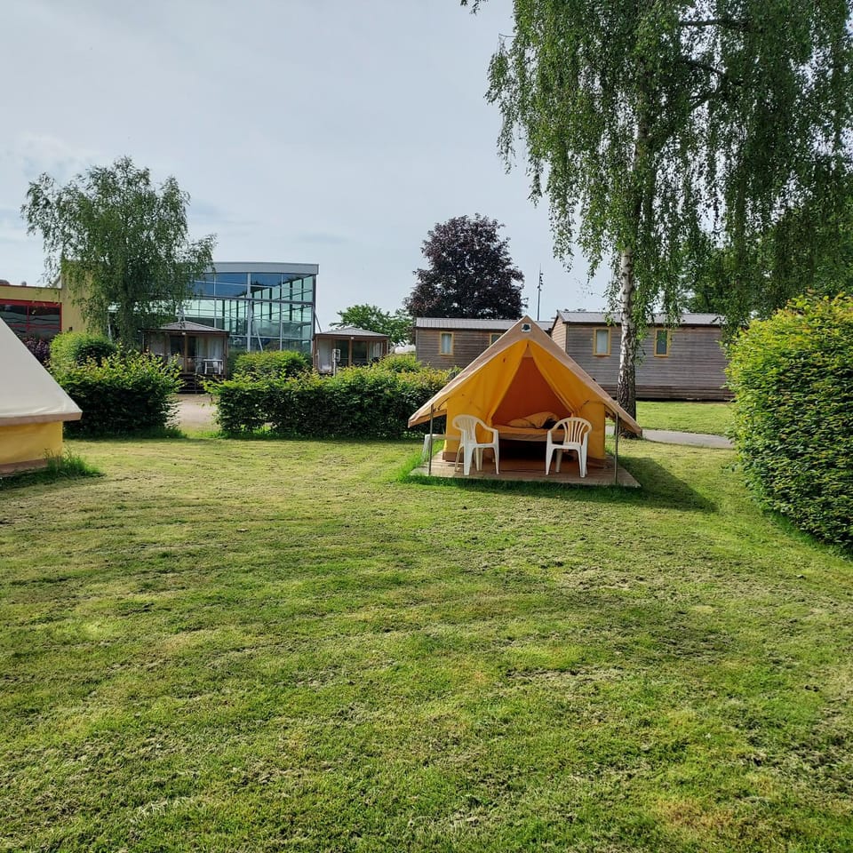 Camping Onlycamp des Halles Campground/ 
RV Resort in Bourgogne-Franche-Comté