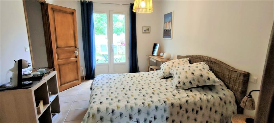 Bed, Photo of the whole room, Bedroom, hair dresser