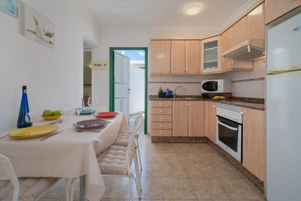 Dining area, kitchen
