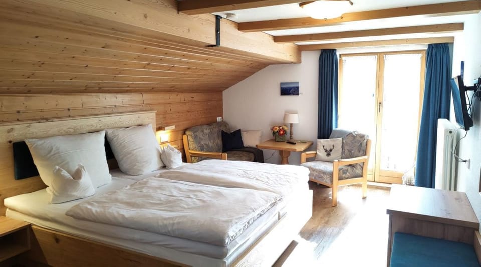 Bed, TV and multimedia, Photo of the whole room, Seating area