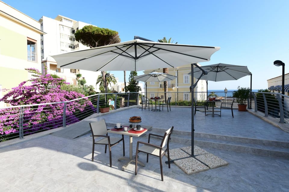 Natural landscape, Balcony/Terrace, Sea view, Buffet breakfast, Internal: Not applicable to any particular room