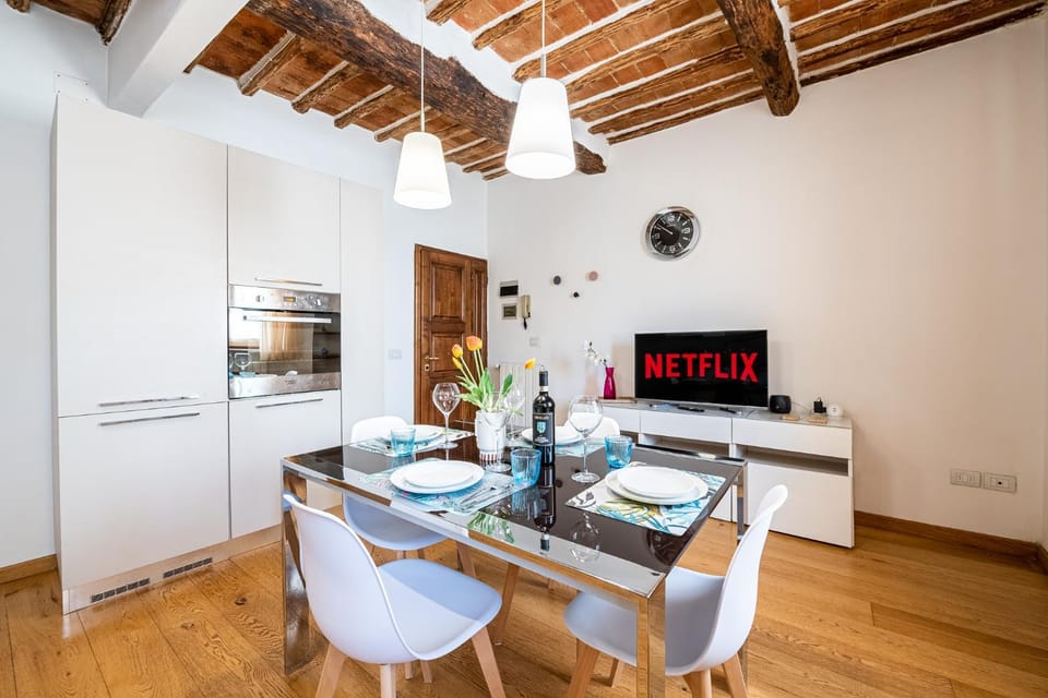 Communal lounge/ TV room, TV and multimedia, Kitchen or kitchenette, Living room, Seating area, Dining area, Evening entertainment