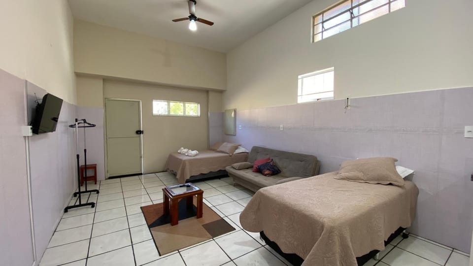 Communal lounge/ TV room, Bed, TV and multimedia, Bedroom, fireplace