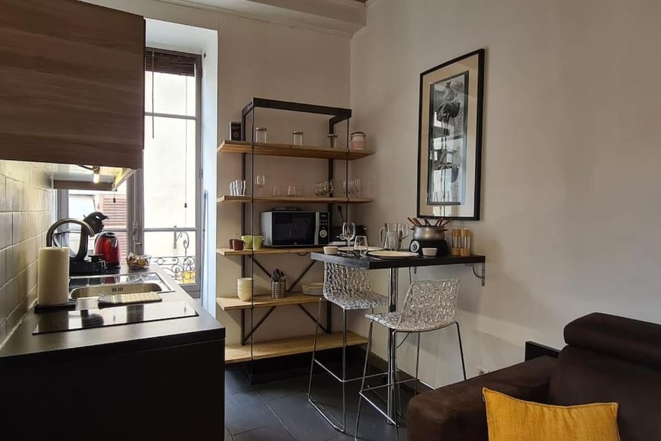 Coffee/tea facilities, Kitchen or kitchenette, Dining area
