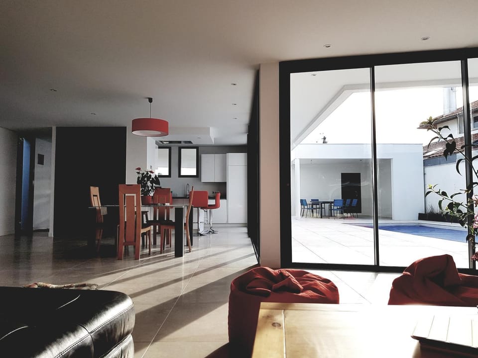 Seating area, Dining area