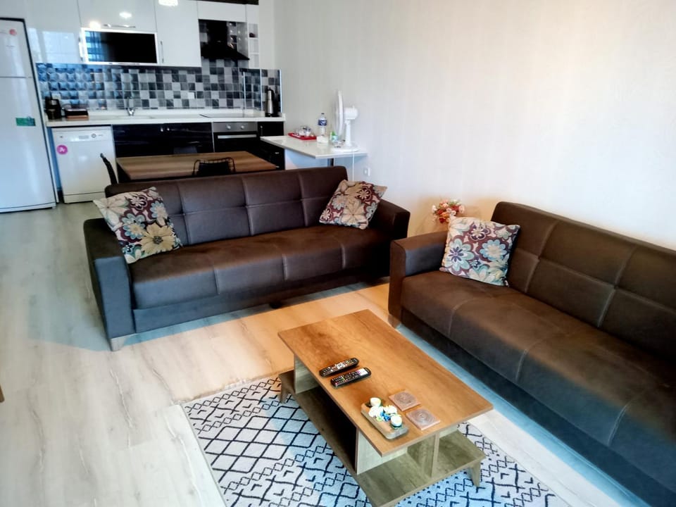 TV and multimedia, Kitchen or kitchenette, Living room, Seating area, Dining area, minibar, oven, pet friendly, stove