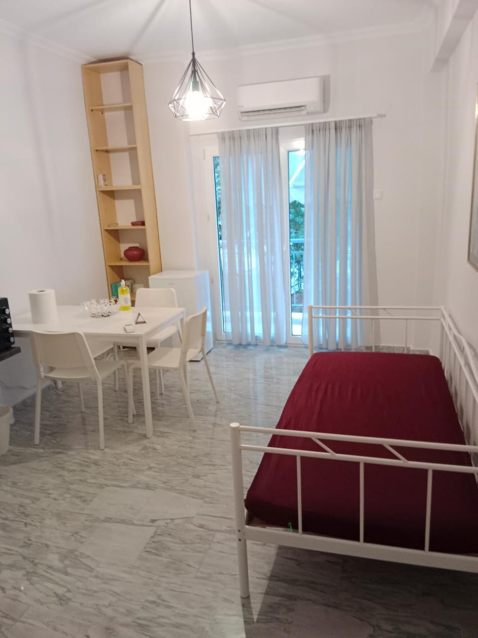 Bed, Seating area