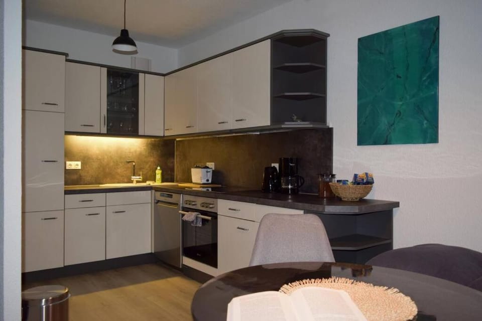 Kitchen or kitchenette, Dining area, stove