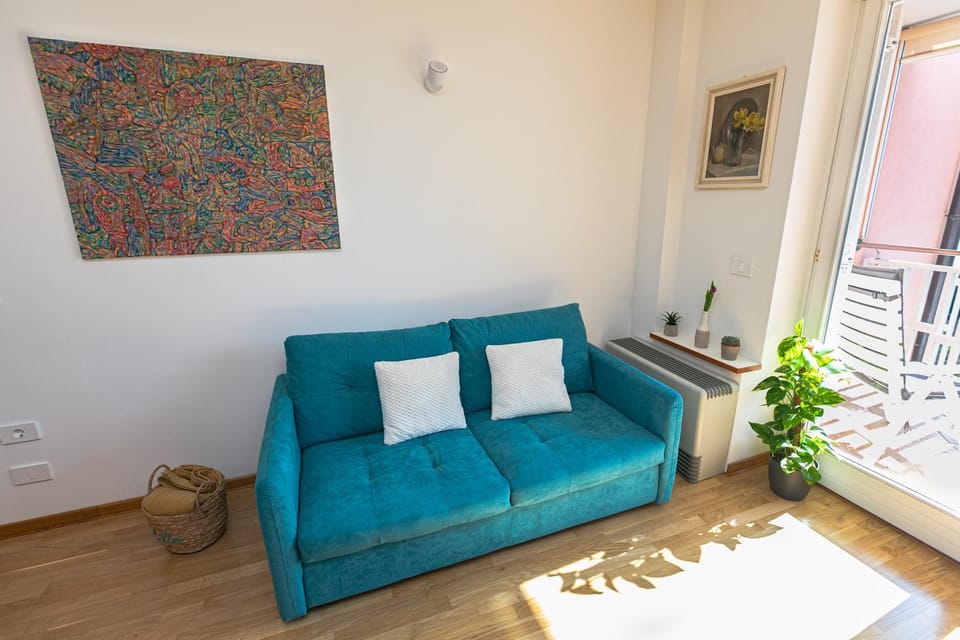 Bed, Living room, Seating area, Bedroom