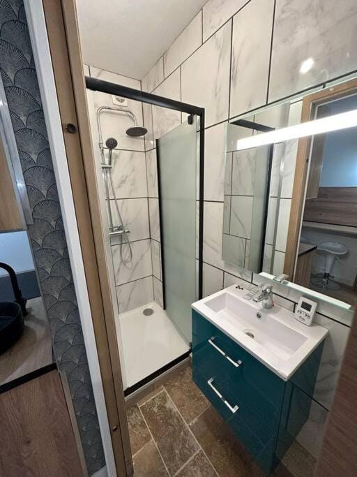 Shower, Bathroom