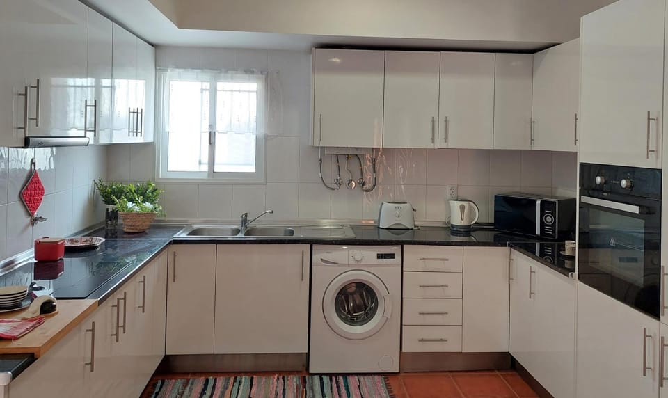 Coffee/tea facilities, Kitchen or kitchenette, dishwasher, minibar, pet friendly, stove, toaster, washing machine