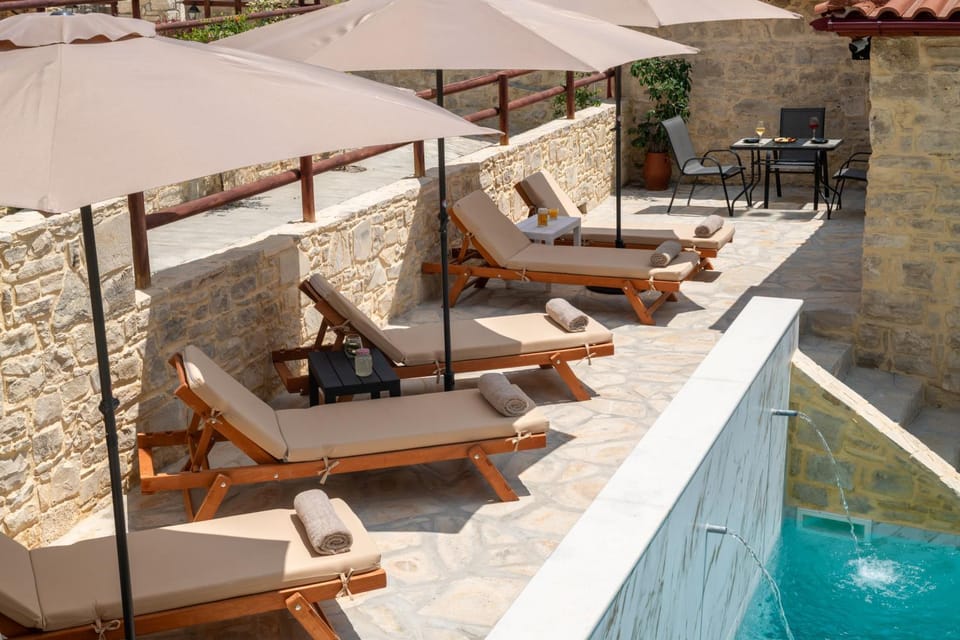 Pool view, Swimming pool, sunbed